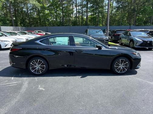2025 Lexus ES 300h F SPORT Design