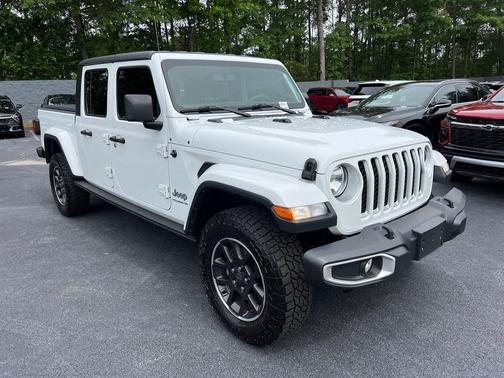 Bright White Clearcoat 2023 Jeep Gladiator Overland