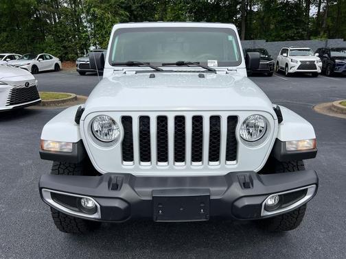 Bright White Clearcoat 2023 Jeep Gladiator Overland