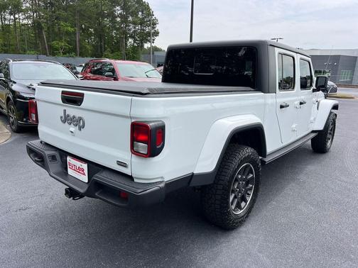 Bright White Clearcoat 2023 Jeep Gladiator Overland