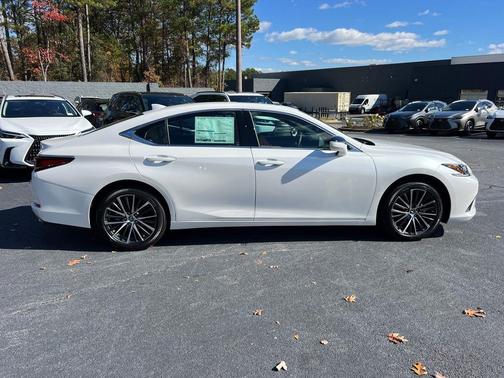 2025 Lexus ES 350 Base