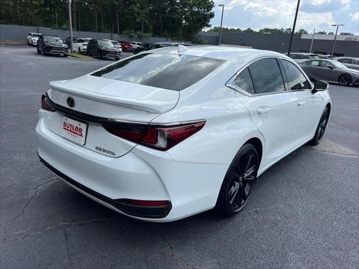 2024 Lexus ES 300h F SPORT Handling