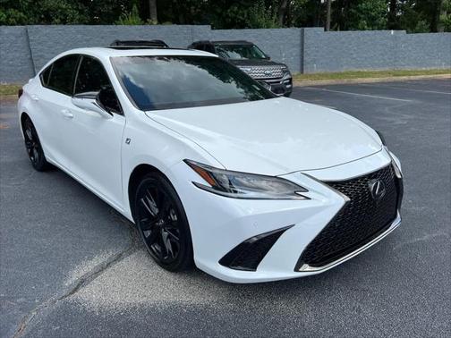 2024 Lexus ES 300h F SPORT Handling