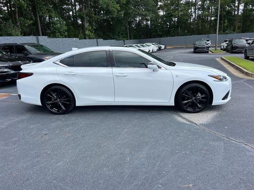 2024 Lexus ES 300h F SPORT Handling