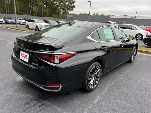2025 Lexus ES 300h Luxury