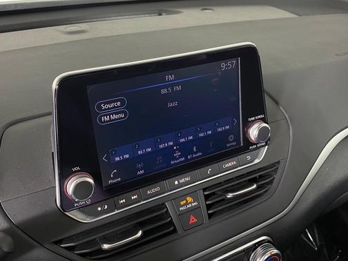 Photo 3 of 27 of 2021 Nissan Altima 2.5 SV