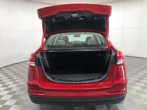 Photo 5 of 32 of 2020 Ford Fusion S