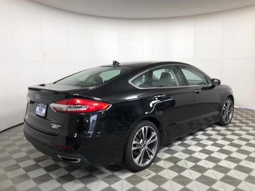 Photo 4 of 35 of 2020 Ford Fusion Titanium
