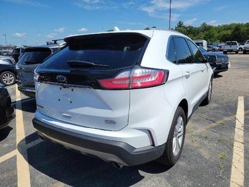 Photo 2 of 5 of 2020 Ford Edge SEL