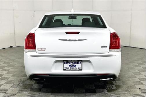 2018 Chrysler 300 Touring