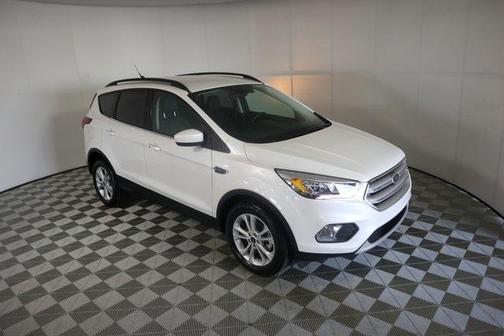Photo 2 of 33 of 2019 Ford Escape SEL