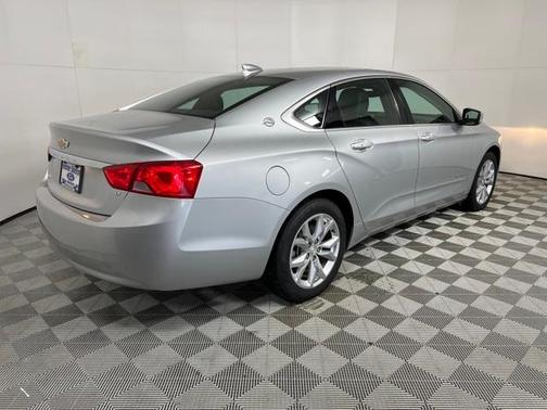 Photo 3 of 34 of 2020 Chevrolet Impala LT