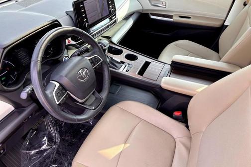 2023 Toyota Sienna XLE