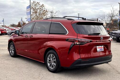 2023 Toyota Sienna XLE