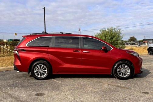 2023 Toyota Sienna XLE