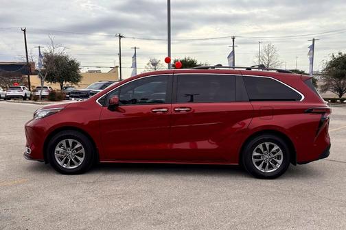 2023 Toyota Sienna XLE