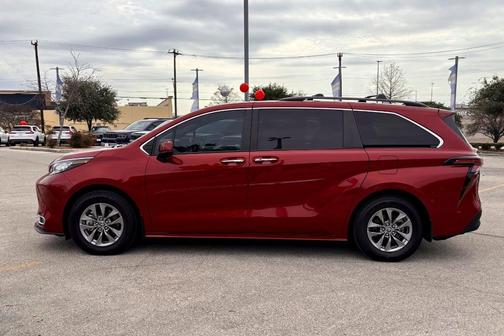 2023 Toyota Sienna XLE