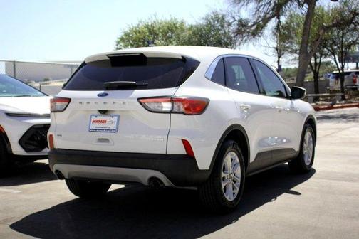 Oxford White 2020 Ford Escape SE