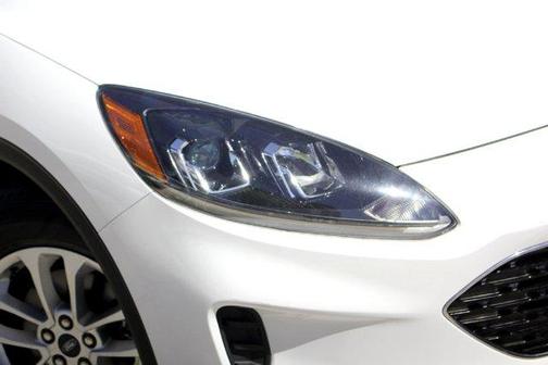 Oxford White 2020 Ford Escape SE