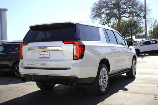 White Frost Tri-Coat 2022 GMC Yukon XL Denali
