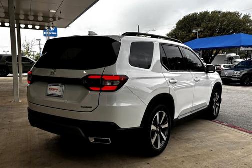 2025 Honda Pilot Touring