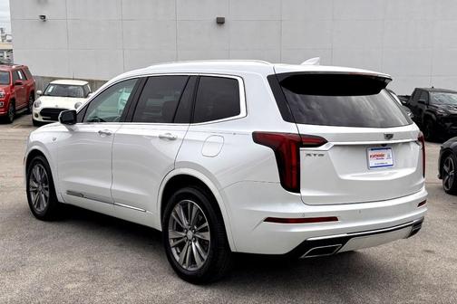 2022 Cadillac XT6 Premium Luxury FWD