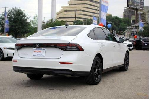 Platinum White Pearl 2025 Honda Accord SE