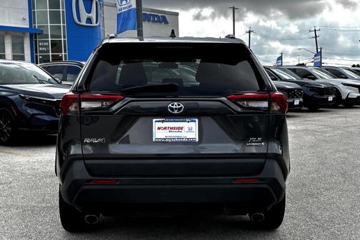 2022 Toyota RAV4 Hybrid XLE