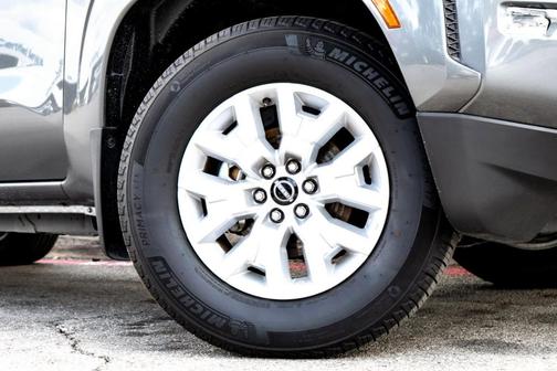 2024 Nissan Frontier SV