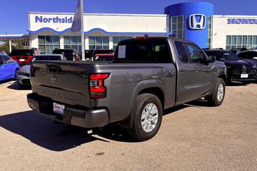 2024 Nissan Frontier SV