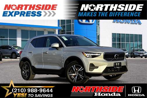 2025 Volvo XC40 B5 Core Bright Theme