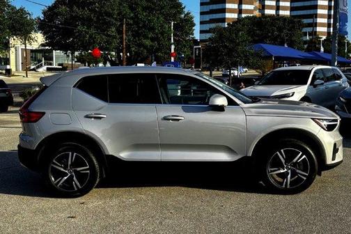 2025 Volvo XC40 B5 Core Bright Theme