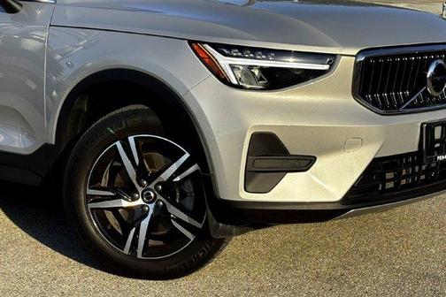 2025 Volvo XC40 B5 Core Bright Theme