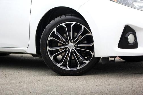 Super White 2015 Toyota Corolla S Plus