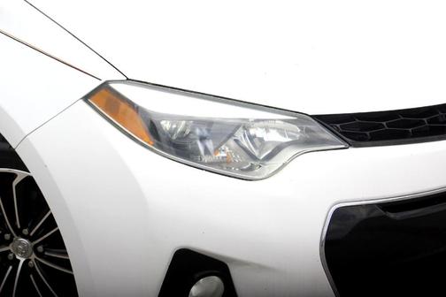 Super White 2015 Toyota Corolla S Plus