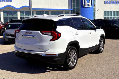 2023 GMC Terrain SLT