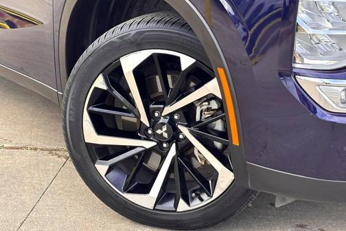 2023 Mitsubishi Outlander SE