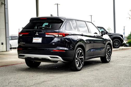2023 Mitsubishi Outlander SE