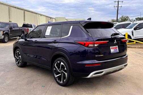 2023 Mitsubishi Outlander SE