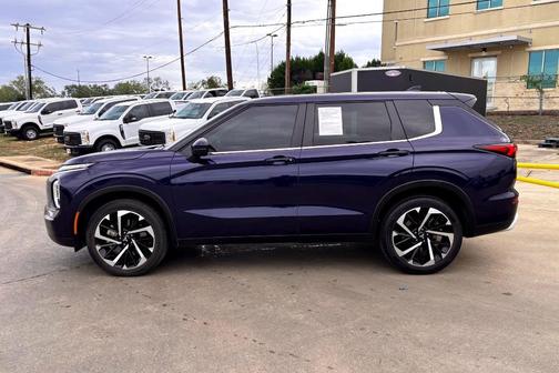 2023 Mitsubishi Outlander SE