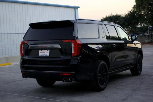 2022 GMC Yukon XL AT4