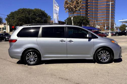 2020 Toyota Sienna XLE