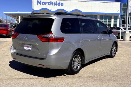 2020 Toyota Sienna XLE