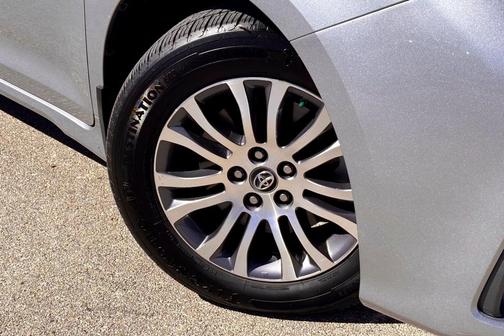 2020 Toyota Sienna XLE