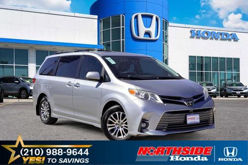 2020 Toyota Sienna XLE