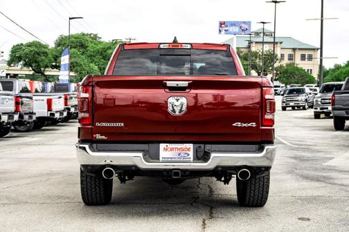 Delmonico Red Pearlcoat 2022 RAM 1500 Laramie
