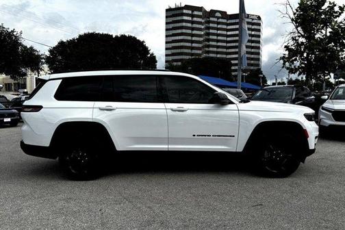 2022 Jeep Grand Cherokee L Laredo