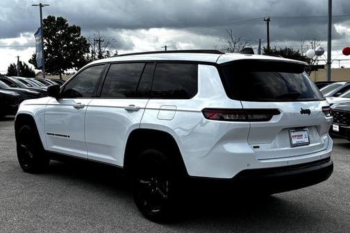 2022 Jeep Grand Cherokee L Laredo