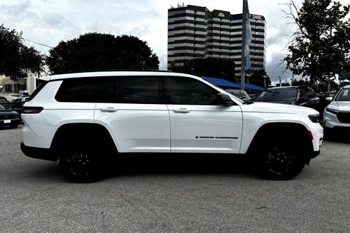 2022 Jeep Grand Cherokee L Laredo