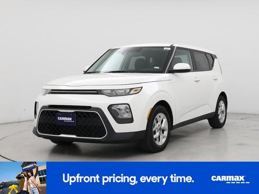 White 2022 Kia Soul LX